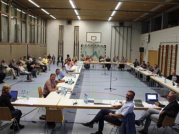 Wegen der Coronaauflagen trifft sich der Gemeinderat Nüdlingen in der Schlossberghalle. Foto: Ellen Mützel