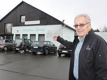 Walter Müller sieht sein Lebenswerk in Gefahr. Er ist Ehrenmitglied und Mitbegründer des Rennsteigschützenvereins,  Fotos: Veronika Schadeck