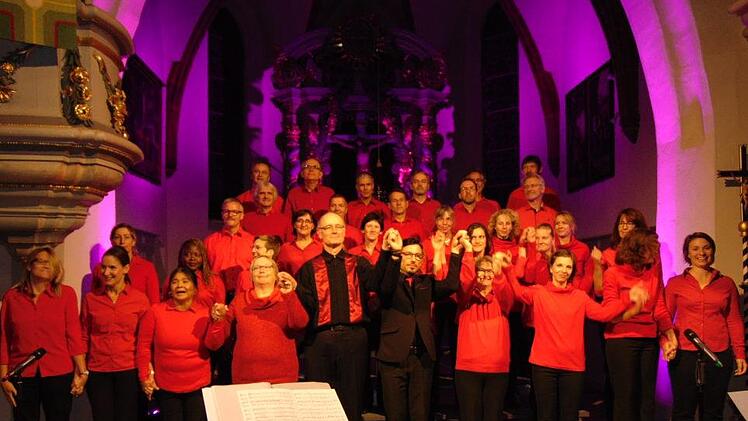 Der Auftritt des Gospelchors  begeisterte. Foto: Petra Malbrich