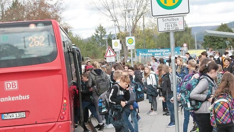 Die Aufwendungen für den Schulbusverkehr im Landkreis Forchheim steigen um 310 000 Euro.  Foto: Josef Hofbauer
