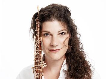 Die Dozentin Clara Dent-Bogányi gibt mit ihrem Meisterkurs ein Konzert in St. Gereon Forchheim.