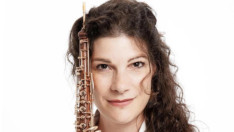 Die Dozentin Clara Dent-Bogányi gibt mit ihrem Meisterkurs ein Konzert in St. Gereon Forchheim.