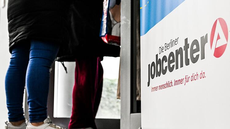 Jeder Zweite nach sechs Monaten Arbeit zurück im Bürgergeld - macht es träge?