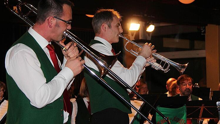 (V.l.): Die Solisten Christoph Emmerth (Posaune) und Andreas Becker (Trompete) begeisterten das Publikum.