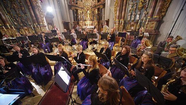 Die Eschenbacher Musikanten begeisterten bei den Hammelburger Kirchenmusiktagen "Hamulissimo"  in der vollbesetzten Klosterkirche Altstadt. Foto: Daniel Weissenberger