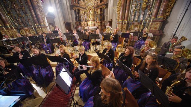 Die Eschenbacher Musikanten begeisterten bei den Hammelburger Kirchenmusiktagen "Hamulissimo"  in der vollbesetzten Klosterkirche Altstadt. Foto: Daniel Weissenberger