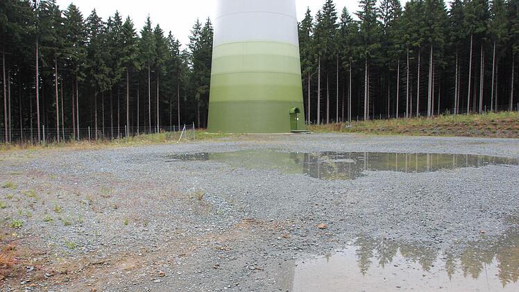 Ein 2000 Quadratmeter großer Platz am Windrad muss freigehalten werden, damit man während der Betriebsphase einen Großkran aufstellen kann.  Foto: Friedwald Schedel