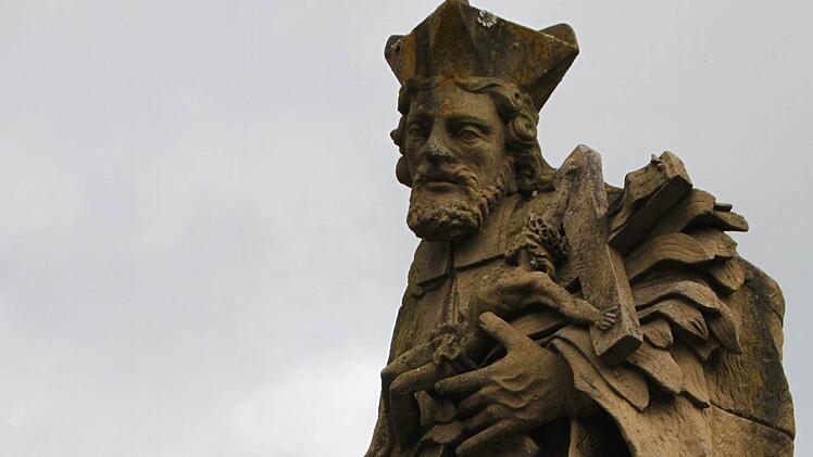 Im Jahr 1994 wurde der Nepomuk auf die Sinnbrücke umgesetzt.