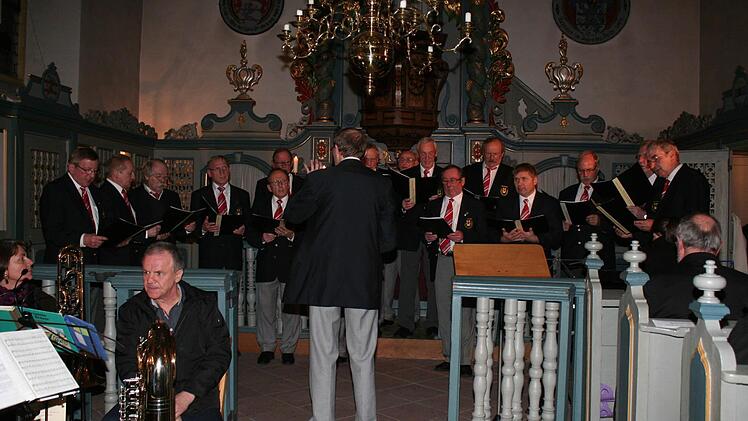 Uwe Männerchor Pommersfelden-Limbach unter der Leitung von Thomas Becher. Foto: Evi Seeger