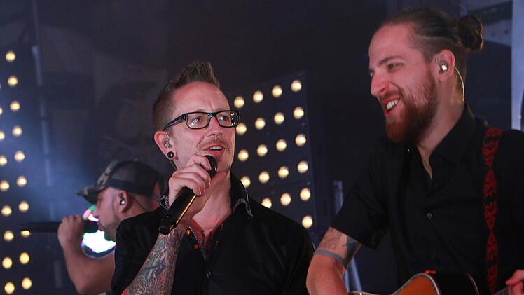 Seiler & Speer begeisterten das Publikum im Schlosshof von Tambach. Foto: Jochen Berger