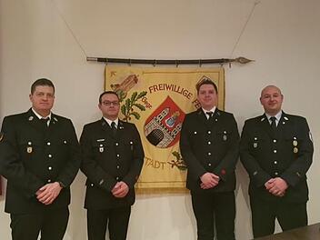 Ein neuer Vorstand wurde bei der Freiwilligen Feuerwehr Münnerstadt gewählt  (von links): 1. Vorsitzender Benjamin Schulz, 2. Vorsitzender Thomas Froning, Kassier Sebastian Weidinger und Kommandant Robert Müller. Foto: Timo Vielwerth
