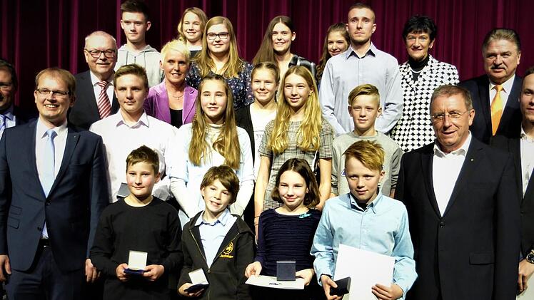 Sportlerauszeichnungen in Bronze. Foto: Werner Reißaus