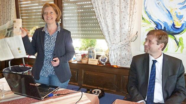 BLLV-Kreisvorsitzende Annette Forster-Sennefelder und Landrat Hermann Ulm  Foto: privat