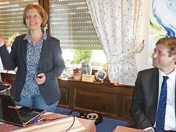 BLLV-Kreisvorsitzende Annette Forster-Sennefelder und Landrat Hermann Ulm  Foto: privat