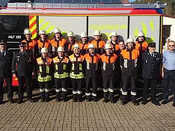 Erfolgreich absolvierten 15 Floriansj&uuml;nger aus Zeitlofs, Wei&szlig;enbach und Rupboden das Leistungsabzeichen "die Gruppe im Hilfeleistungseinsatz". Foto:  Matthias Hauke