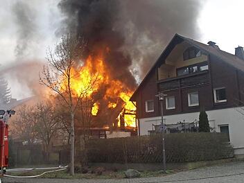 Die ehemalige Schlosserei in Steinwiesen brannte vollständig aus.  Foto: Susanne Deuerling