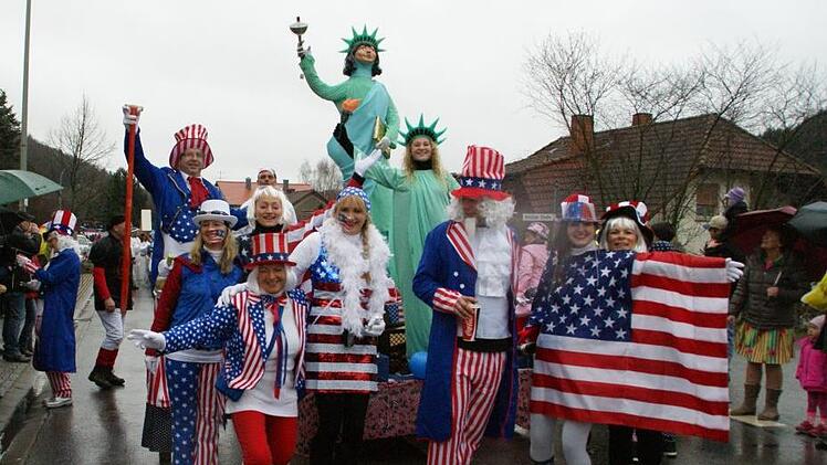 Auch am Faschingsdienstag, 13. Februar, findet wieder in "Althütten" ein Faschingsumzug statt. Fotos: Privat