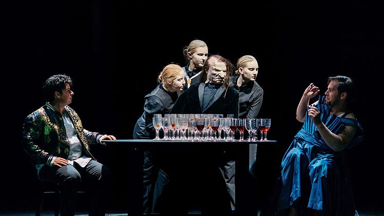 "Die Zauberflöte": Philipp Westerbarkeis Neuinszenierung von Mozarts Oper eröffnete die Spielzeit 2018/2019 am Landestheater Coburg.Foto: Sebastian Buff