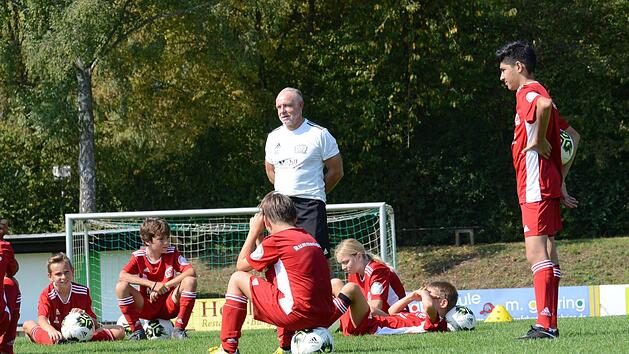 Allerhand die Technik und Kreativit&auml;t f&ouml;rdernde Elemente geh&ouml;ren zur Fu&szlig;ballschule von Michael Rummenigge. Fotos: J&uuml;rgen Schmitt
