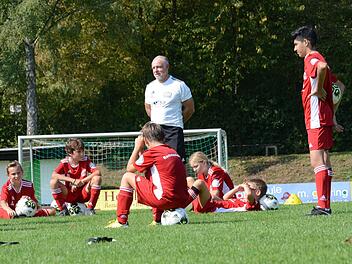 Allerhand die Technik und Kreativität fördernde Elemente gehören zur Fußballschule von Michael Rummenigge. Fotos: Jürgen Schmitt