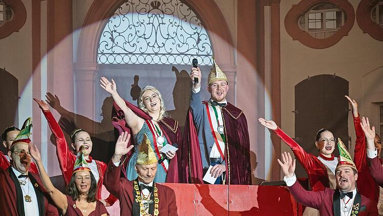 Prinzessin Vivien I. und Prinz Julian II. regierten die Faschings-Gala in der Memmelsdorfer Seehofhalle.