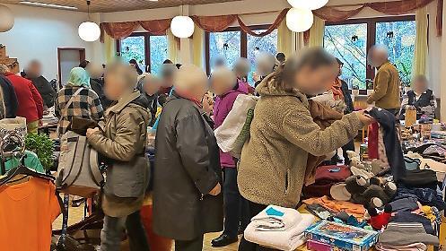 Auf dem Herbstgeschenke-Basar im Mehrgenerationenhaus Forchheim tauschten viele Gegenstände ihren Besitzer.