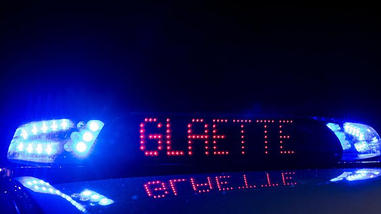 Auf Schnee folgt Eis - Gefahr auf glatten Stra&szlig;en