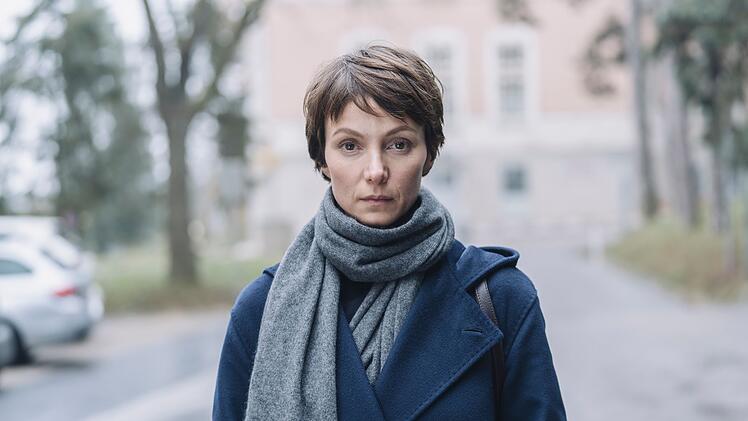 Karla Eckhardt (Julia Koschitz) vor der Psychiatrischen Klinik in Wien: Es gilt, die Schuldf&auml;higkeit eines T&auml;ters zu &uuml;berpr&uuml;fen.