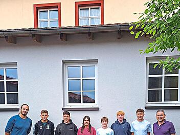 Die neu gew&auml;hlte Vorstandschaft mit Bernd H&uuml;fner (Ortssprecher) und Franziskus Gerr von der Jugendarbeit Hammelburg.Bernd H&uuml;fner