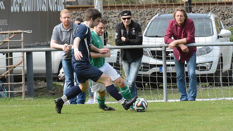 Schnappschüsse vom Spiel der Woche zwischen dem SV Gräfendorf und dem SV Morlesau/Windheim (2:0). Foto: ssp
