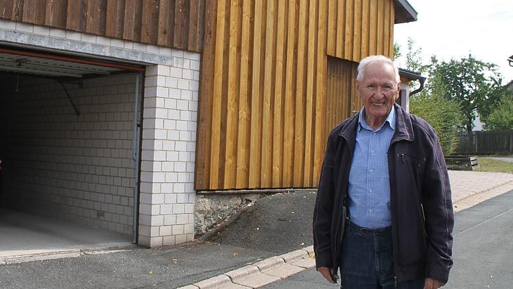 Otmar Bähr ist ein Naturfreund, er lässt Hornissen und Wespen gewähren. Foto: Sonny Adam