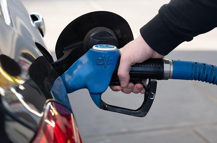 Mehrheit skeptisch bei Regel gegen steigende Spritpreise