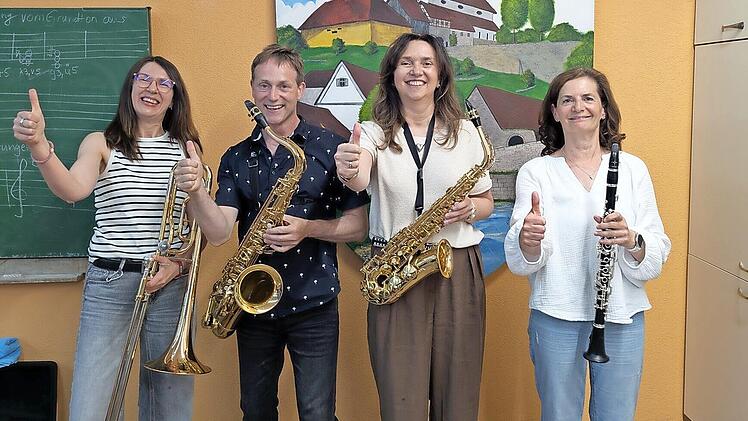 Sie haben im Erwachsenenalter noch ein Instrument gelernt: Dieter Enzinger, Ruth Maria Kirchner, Martina B&uuml;ttner und Lydia Zier
