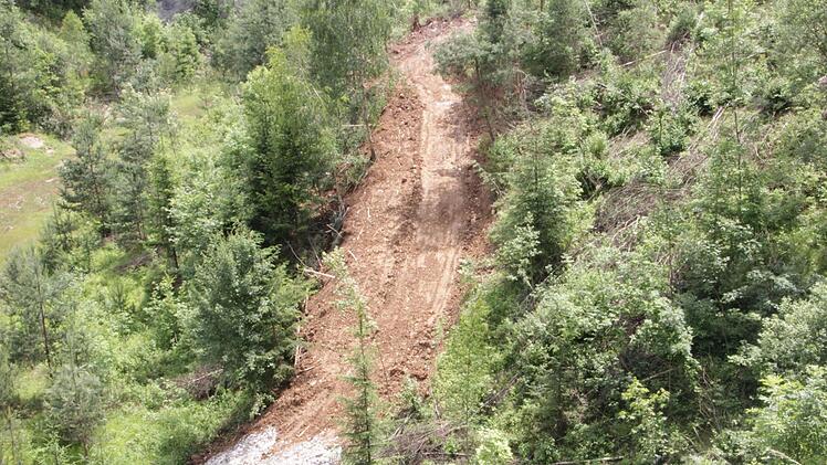 Der Steinbruch nach dem ungenehmigten Wegebau. Foto: J. Hofbauer