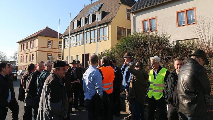 Ortsbegehung in Wartmannsroth   Foto: Schaar