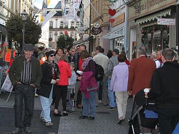 Ob im Einkaufszentrum Fritz oder in der Fußgängerzone (Bild). Am verkaufsoffenen Sonntag war in Kulmbach richtig viel los. Fotos: Sonja Adam