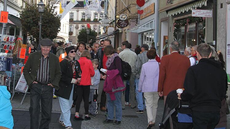 Ob im Einkaufszentrum Fritz oder in der Fußgängerzone (Bild). Am verkaufsoffenen Sonntag war in Kulmbach richtig viel los. Fotos: Sonja Adam