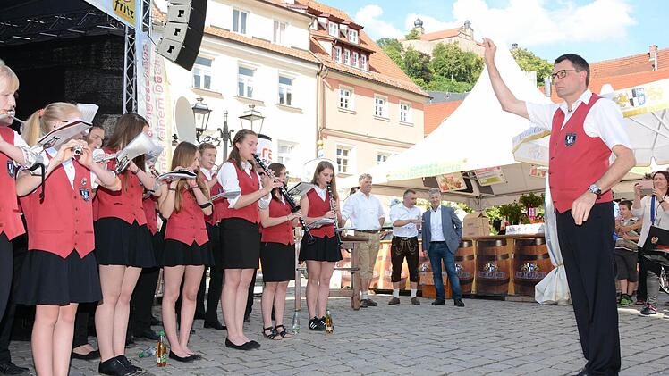 Altstadtfest-Eröffnung mit der Jugendkapelle Foto: Dagmar Besand