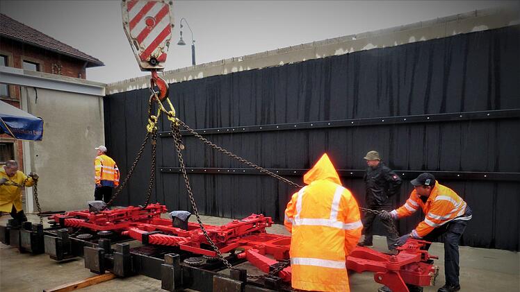 Das Triebwerk wurde für die Montage in seine Einzelteile zerlegt. Foto: Werner Reißaus