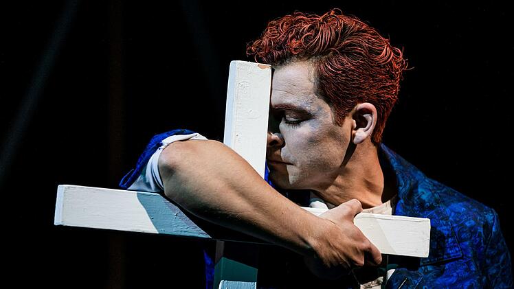 Florian Graf in der Titelrolle der Neuinszenierung von Shakespeares "Hamlet" am Landestheater CoburgFoto: Annemone Taake