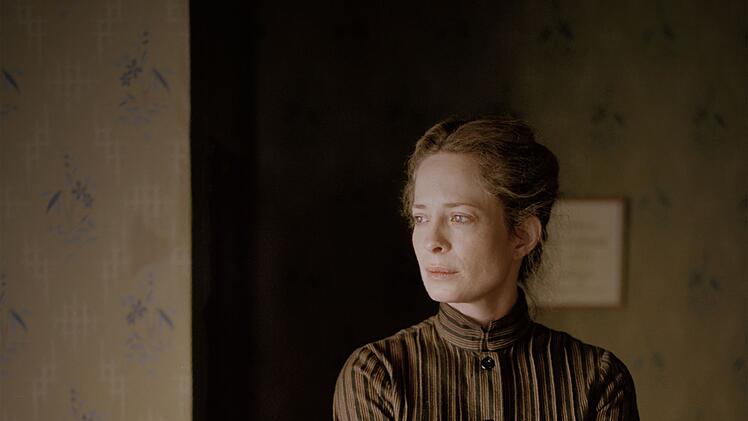 Maria Bonnevie spielt Astrids Mutter Hanna.