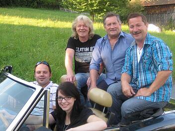 Die aktuellen Telstars: (von links) Stefan Friedrich, Steffi Herold, Wolfgang Rosenbusch, Peter Stübinger und Speedy Reichhardt. Fotos: privat