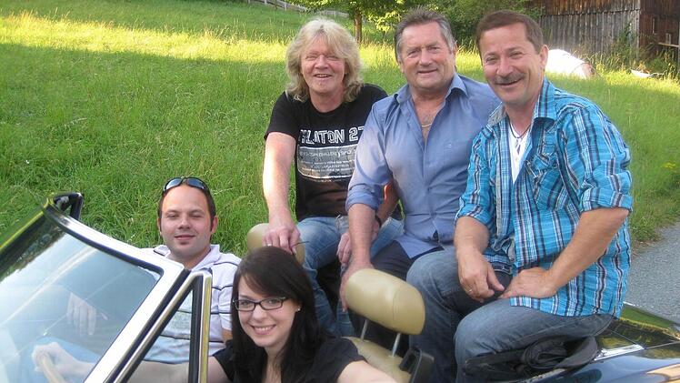 Die aktuellen Telstars: (von links) Stefan Friedrich, Steffi Herold, Wolfgang Rosenbusch, Peter Stübinger und Speedy Reichhardt. Fotos: privat