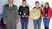 Die erfolgreichen Schützen bei der Königsproklamation (von links): Schützenmeister Timo Böhm, Diana Heß, Jugendkönig Julian Kulke, Michelle Braun...