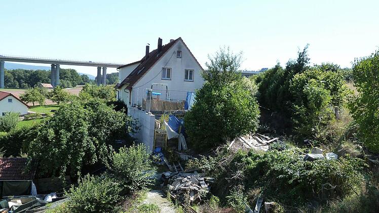 Haus und Grundstück des Bunker-Mannes wurden am Wochenende abermals von der Polizei durchsucht. Foto: Werner Reißaus
