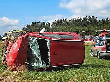 Der Unfallort zwischen Buchbach und Rothenkirchen. Die Verletzten wurden in zwei Kliniken geflogen. Foto: Veronika Schadeck
