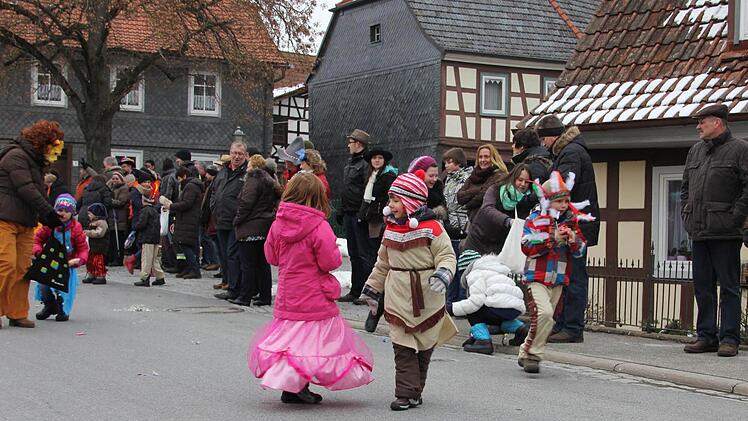 In bunten Kostümen kamen die Kleinen aus dem Kindergarten daher.