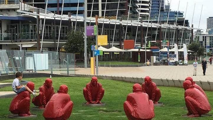 Die Bambergerin Ute Störiko machte das Foto im australischen Melbourne. Es ist bisher die einzige Stadt, wo das Kunstwerk "Meeting" von Wang Shugang im öffentlichen Raum bewundert werden kann.