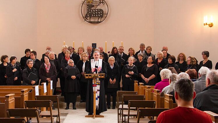 Pfarrer Bernd Grosser ging auf die Gemeinsamkeiten beider Konfessionen ein.Foto: Jule Müller