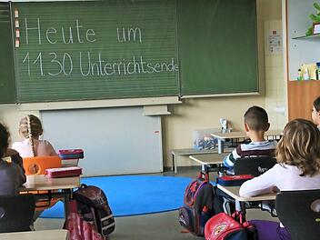 Gerade in der Zeit vor Ostern mussten wegen Lehrermangels mehrfach Randstunden und Nachmittagsunterricht entfallen .  Foto: Josef Hofbauer
